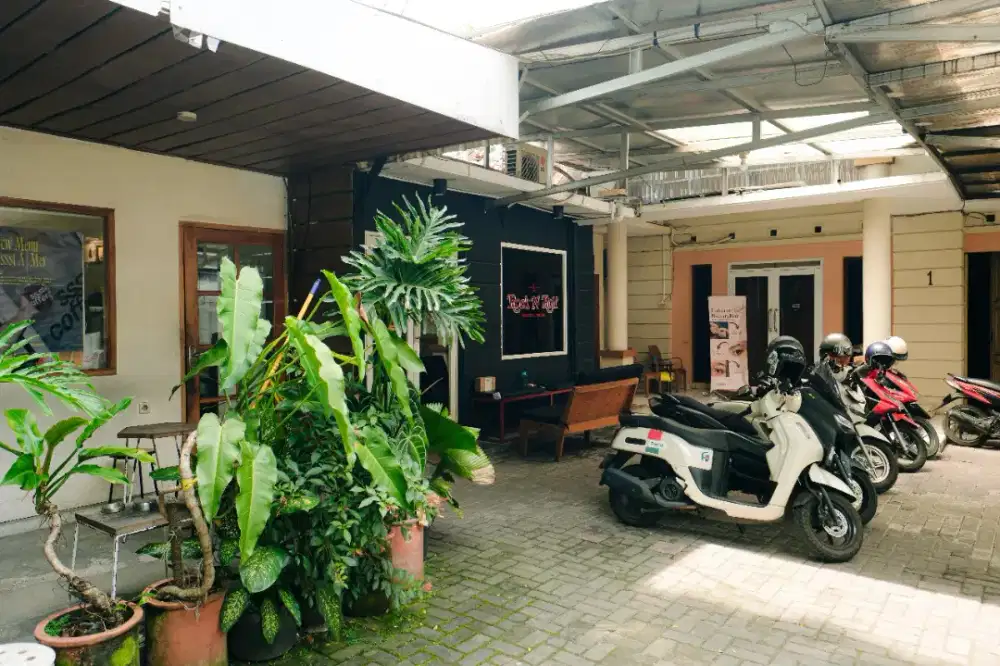 Disewakan  Ruangan Usaha Lokasi Premium di  Sayap Jalan  Riau
