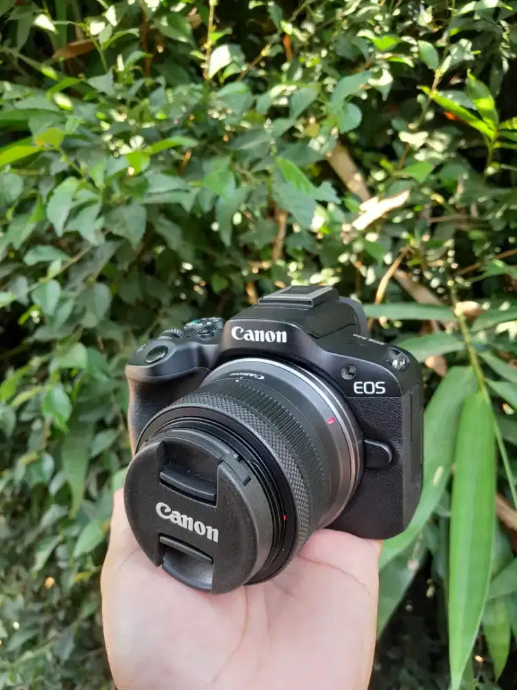 Kamera canon eos R50 lensa kit mulus