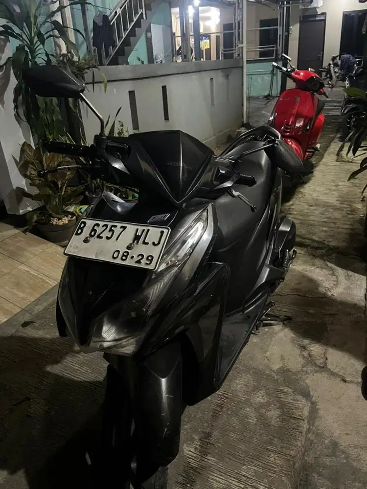 VARIO KZR 2014 HITAM ABU