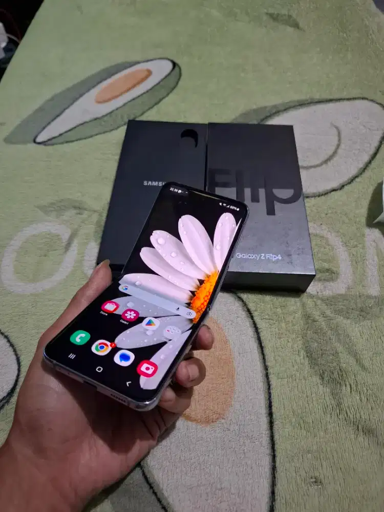SAMSUNG Z-Flip 4 5G Ram 8/512GB ada tompel Lokasi PAMULANG UNPAM