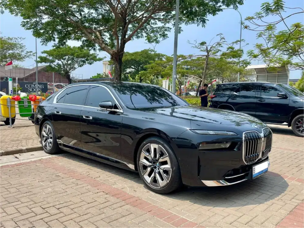 Jual cepat BU BMW i7 xDrive60 Gran Lusso 2023 CASH NEGO PRIBADI 2026