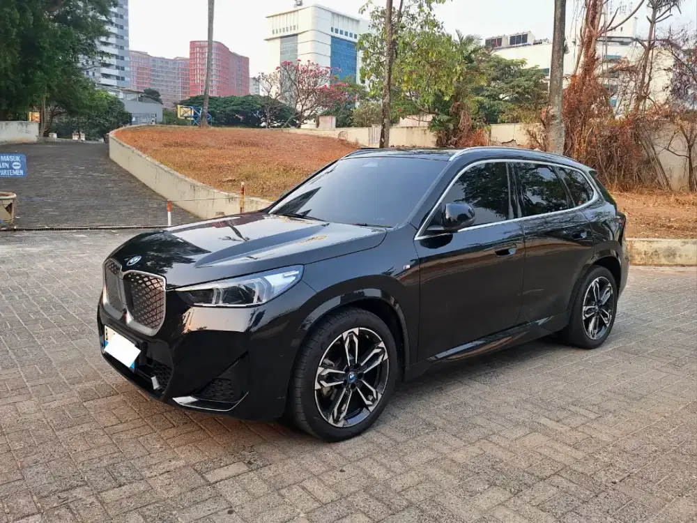 Jual cepat BU BMW iX1 eDrive20 M Sport NIK 2024 Pajak 2026 NEGO CASH