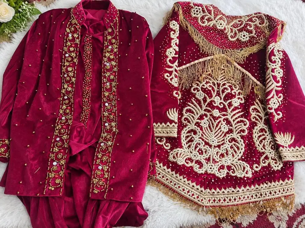 satu set baju pengantin