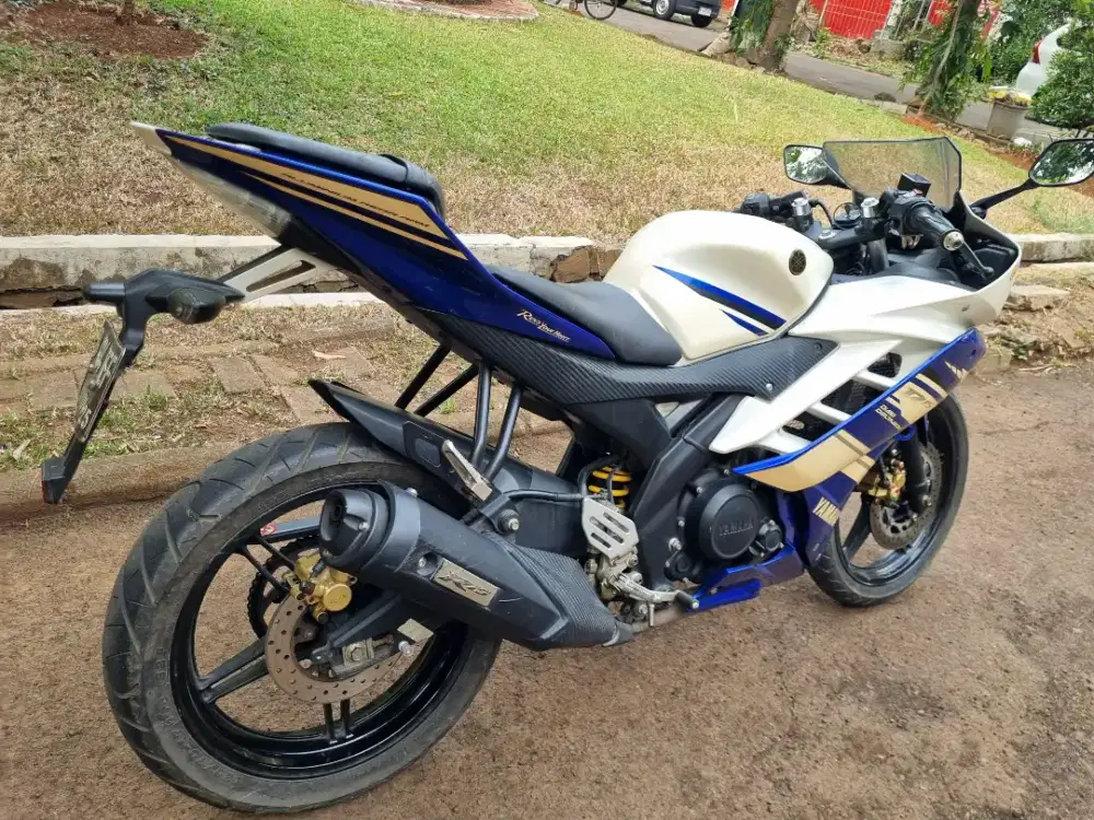 Yamaha r15 v2 2014 putih biru km rendah