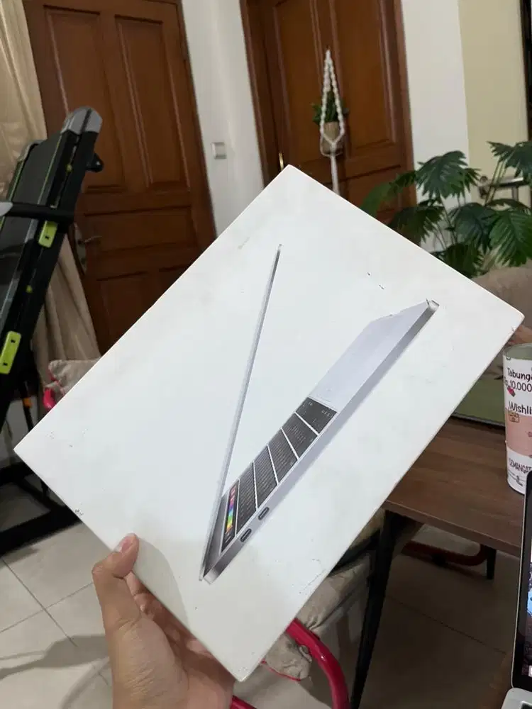 Macbook Pro Touchbar 13 inch i5 8/512 gb ibox 2018