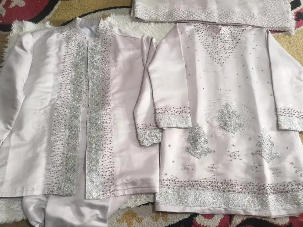 satu set baju pengantin