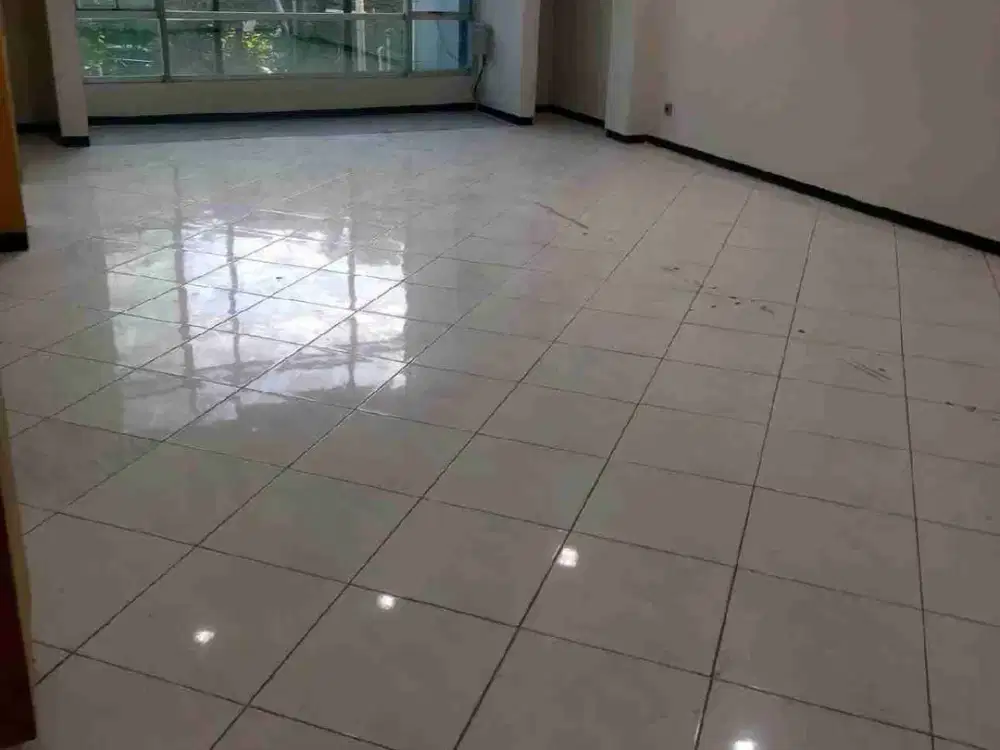 Sewa Ruko 4 lantai jalan Diponegoro Surabaya. Lokasi Strategis. Cocok untuk Kantor, Bank, Klinik. Murah Nego