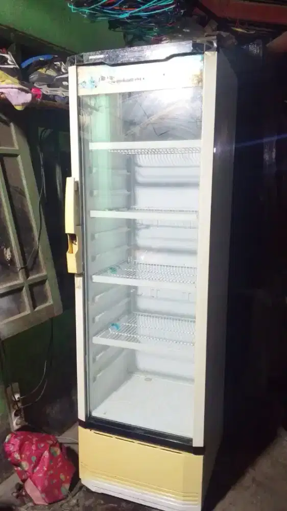 Showcase/Kulkas Polytron Jumbo GRATIS ANTAR
