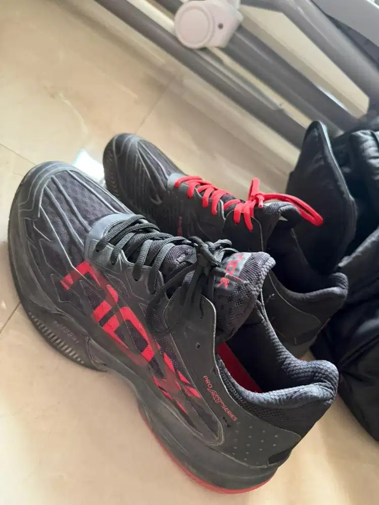 SEPATU PADEL NOX AT10 LuX