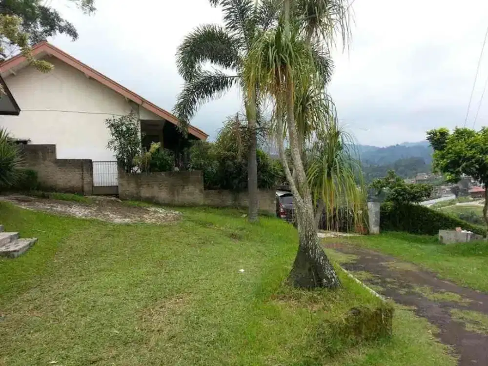 dijual rumah lama hitung tanah di Ciumbuleuit Bandung