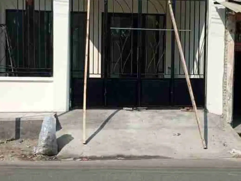 Dijual MURAHH‼ Rumah Model Ruko di Petemon Surabaya