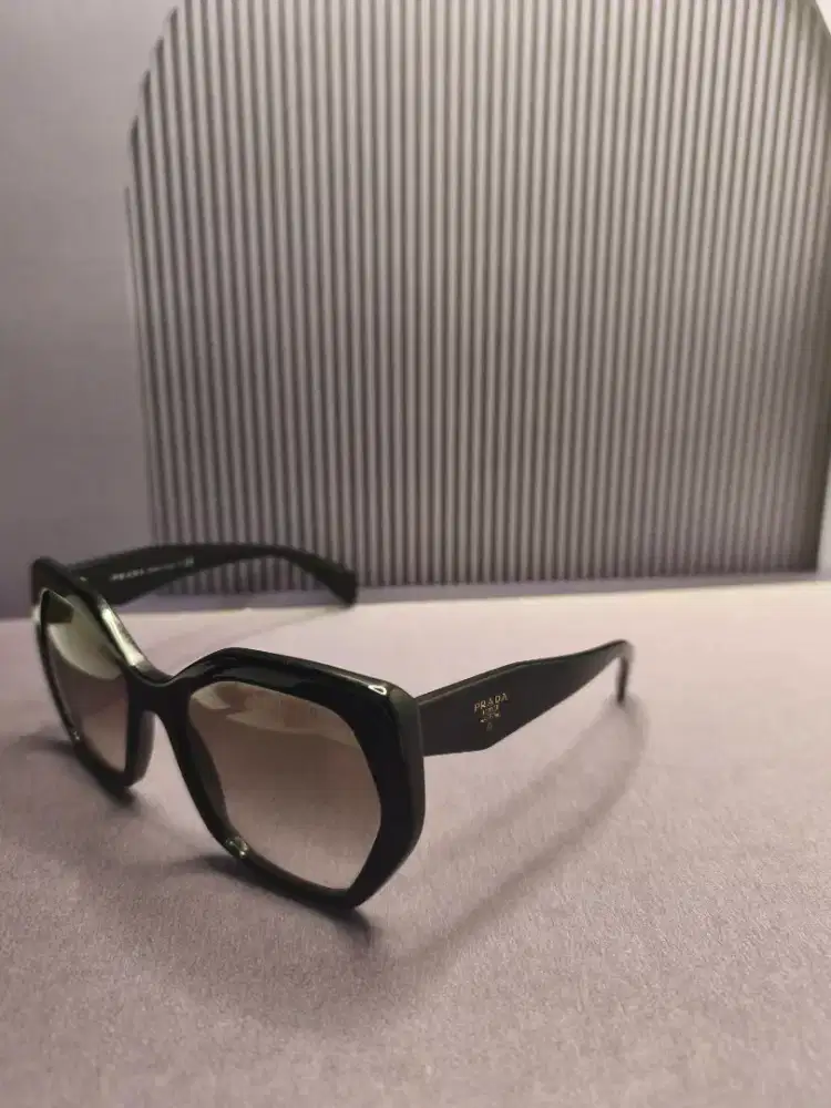 Prada sunglasses atuh