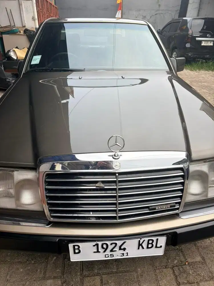 Mercedes-Benz E230 1990 Bensin