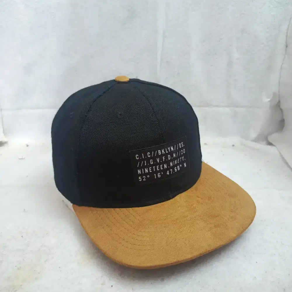 Topi Snapback Hitam Combination Visor Suede Brown C.I.C Brooklyn Style