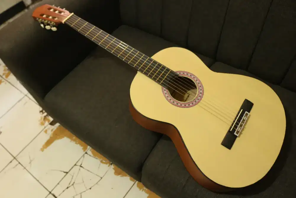 Gitar clasik siap pakai