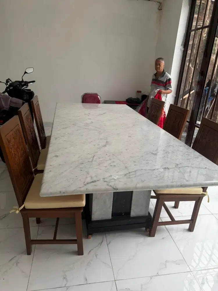 DI JUAL MEJA MAKAN MARMER LIKE NEW 99%