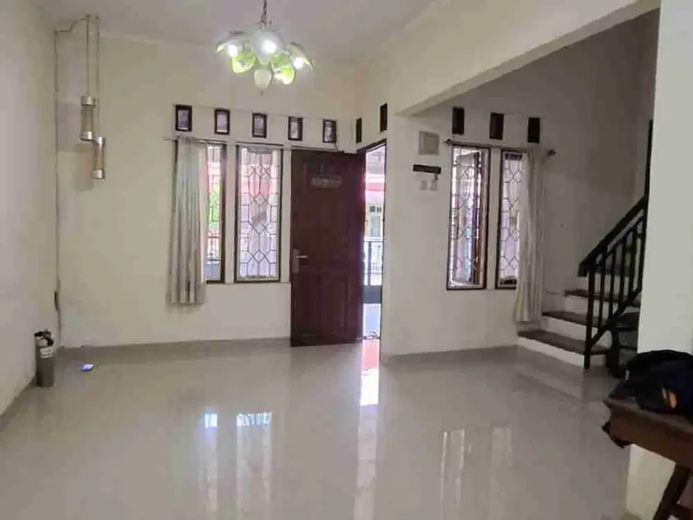 Dijual Rumah 2 Lantai,Lingkungan Asri Di Nusaloka BSD City