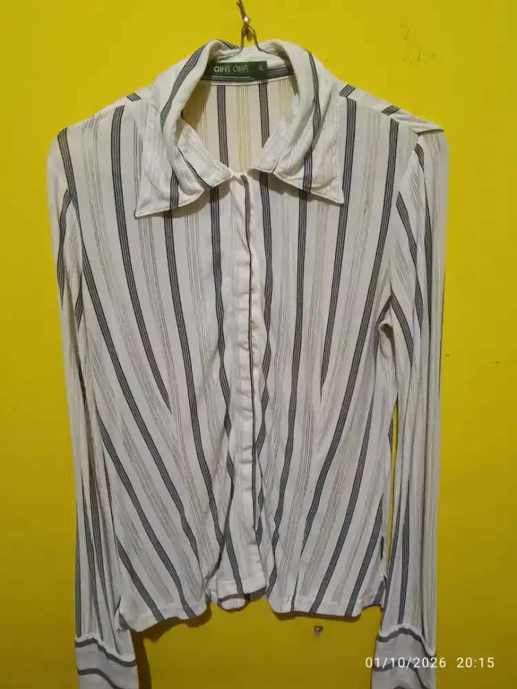 Kemeja cewe Point One Size S