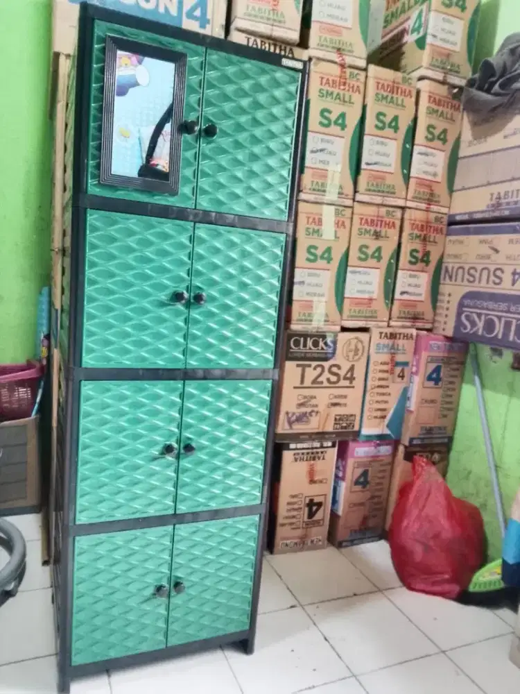Kamari baju plastik 4 susun kaca