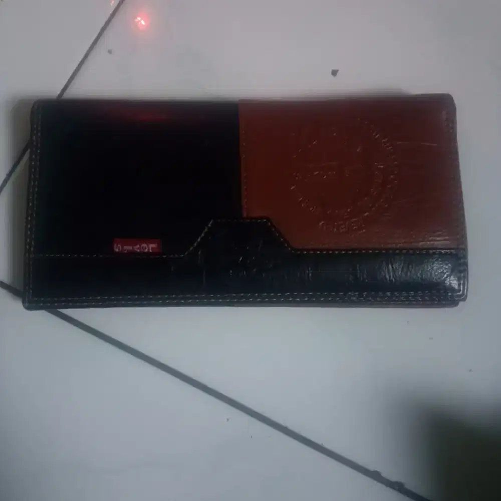 Dompet panjang bekas
