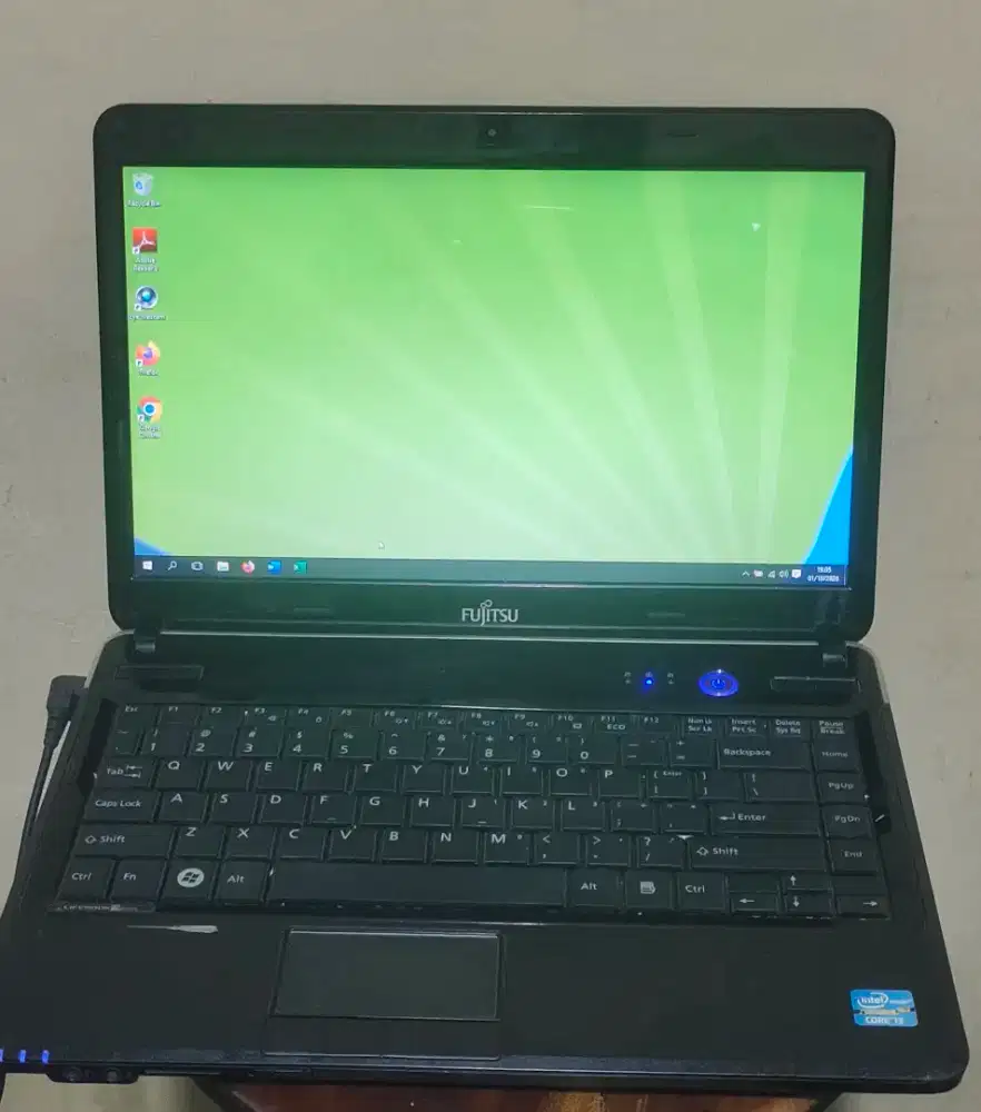 laptop Fujitsu Intel core i3-2310M ram 4GB hardis 320GB layar 14in 1jt