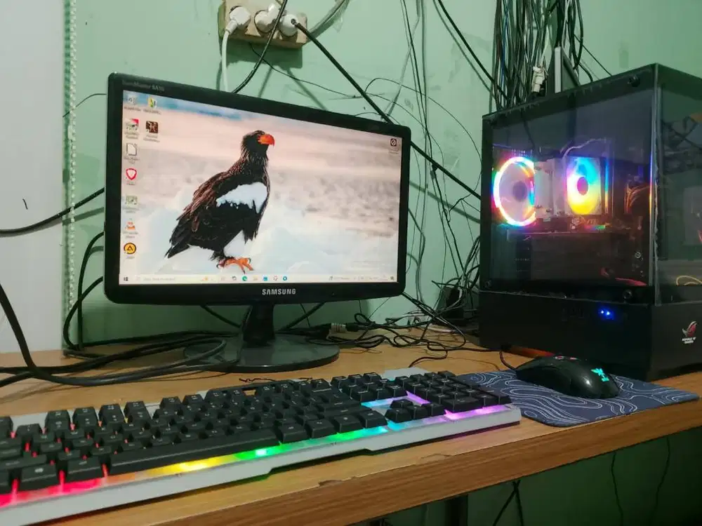 1 set PC core i5 + VGA Nvidia 2gb ddr5 + samsung 19 INch