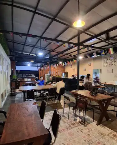 Dibutuhkan pramusaji / waiter / Waitress untuk Warung Makan