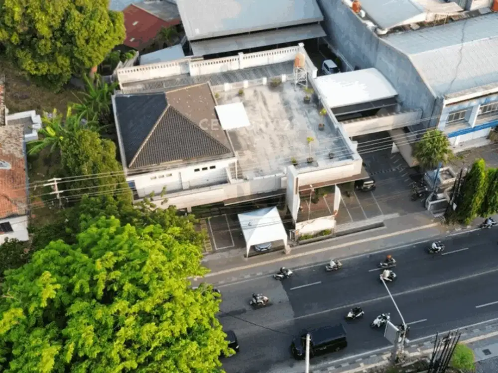 GEDUNG BEKAS DEALER DI DAERAH SEMARANG ATAS