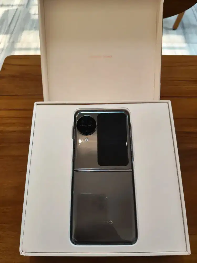Oppo Find N3 Flip 12/256 masih garansi