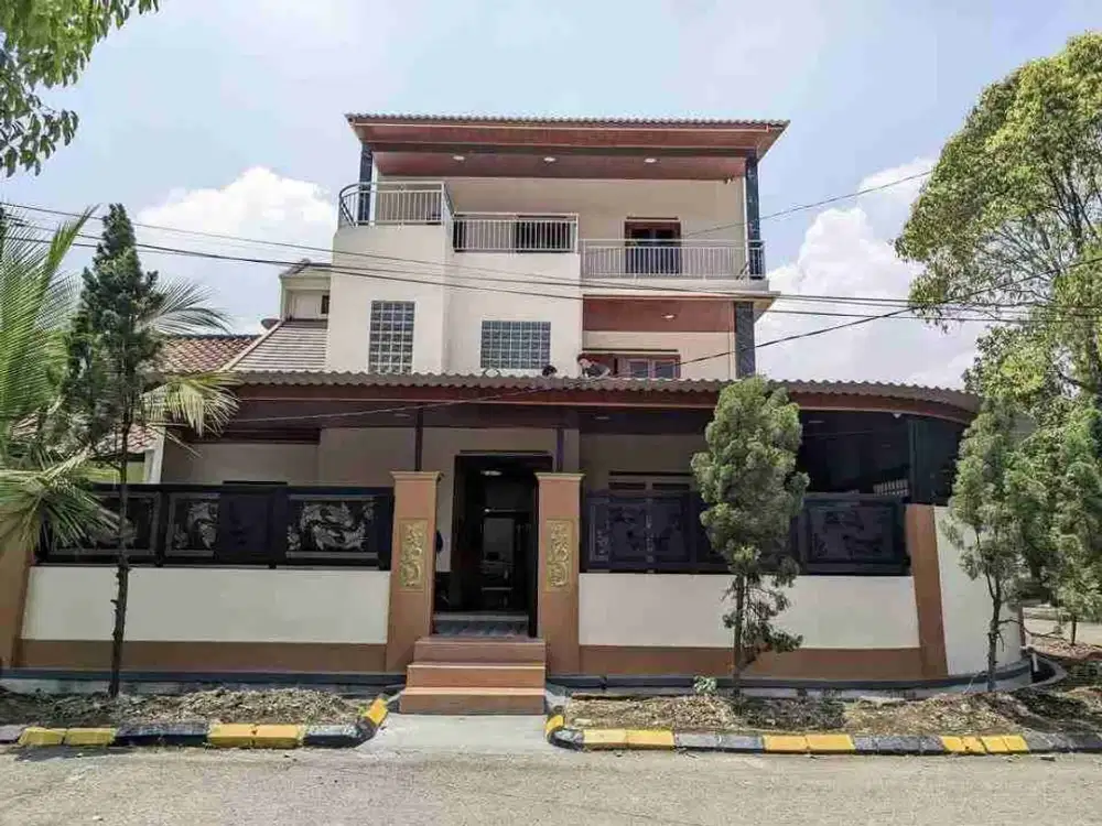 Dijual Rumah Mewah 2 lt Posisi Hook di Komplek Batununggal Bandung