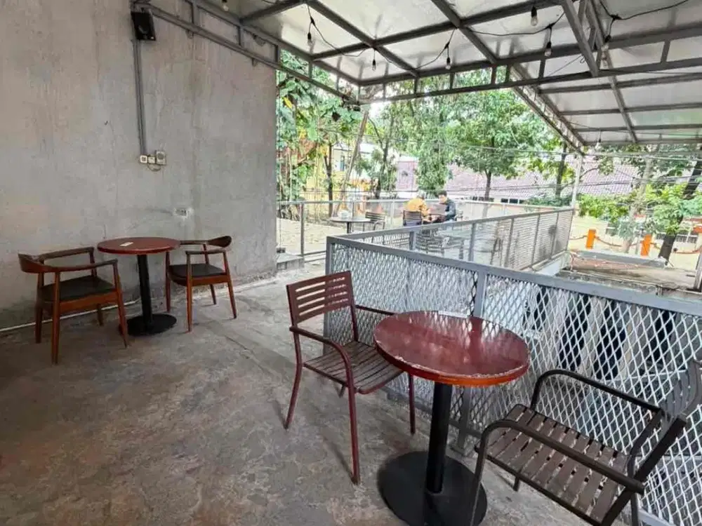 For Rent
tempat usaha
sayap Riau

Lb 800
km 5 
ruang VIP
kitchen
gudang penyimpanan
Full Furnish
(kursi meja  + alat2 masak + frezer dll)
carport 15 mobil 
rooftop

hrg sewa 1,35M /5thn
include smua 

LN