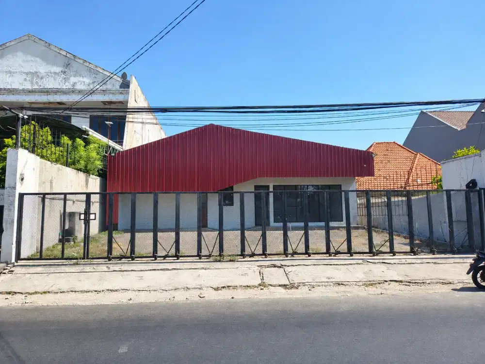 Rumah Usaha di Area Komersial Jalan Pandegiling, Surabaya Pusat
