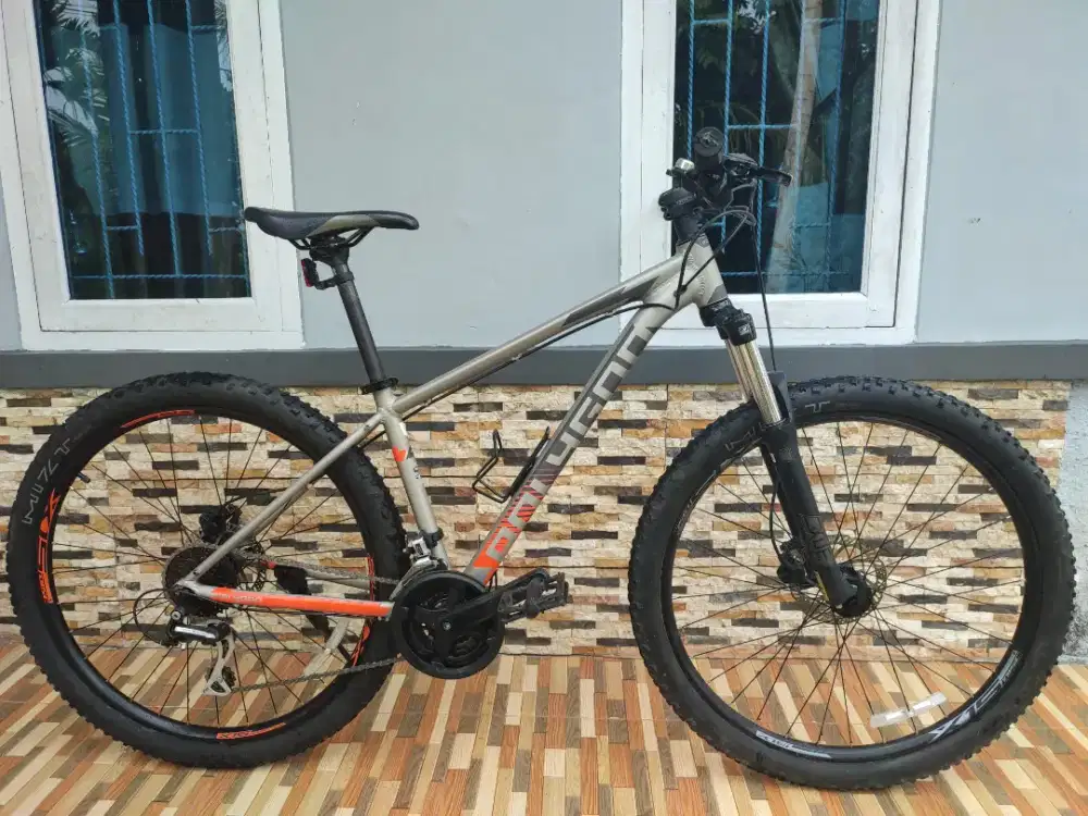 Sepeda Polygon Premier Four