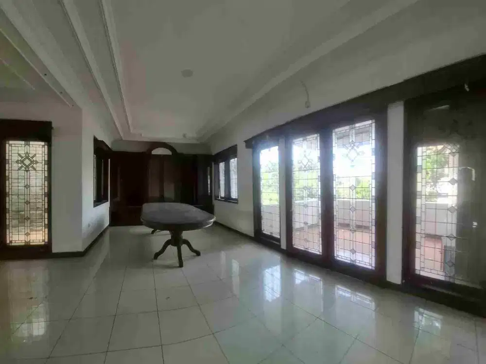Dikontrakan Rumah / GEDUNG Besar Turangga Cocok Kantor