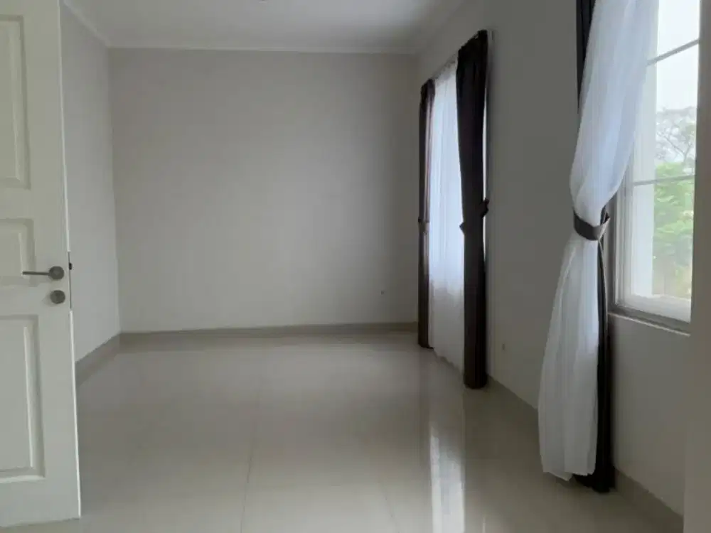 Dijual/Disewakan Rumah Semi Furnish Siap Huni KT Utama Luas di Cluster Trimezia Gading Serpong