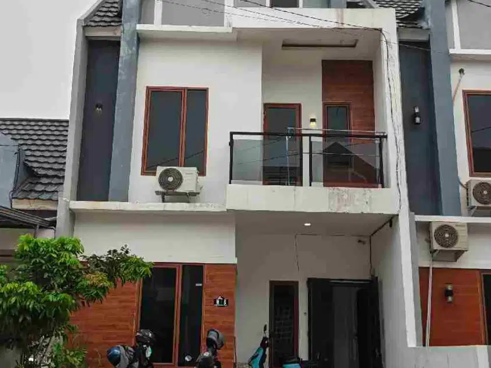 DISEWAKAN Town House Semi Furnished Tengah Kota