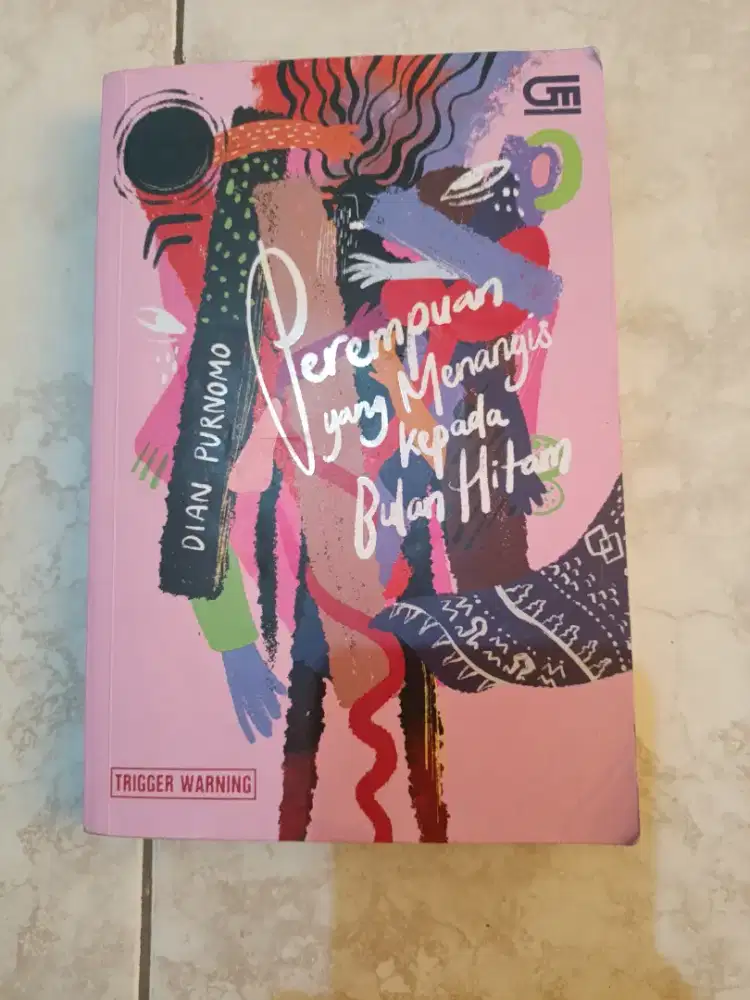 (Pre - Loved) Perempuan yang Menangis Kepada Bulan Hitam