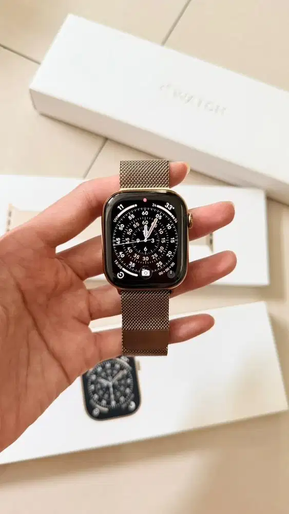 Apple Watch series 11 46mm Titanium Gold Milanese Loop size S/M