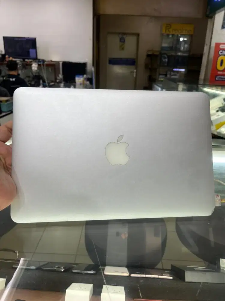 macbook air 2012 11inch + charger