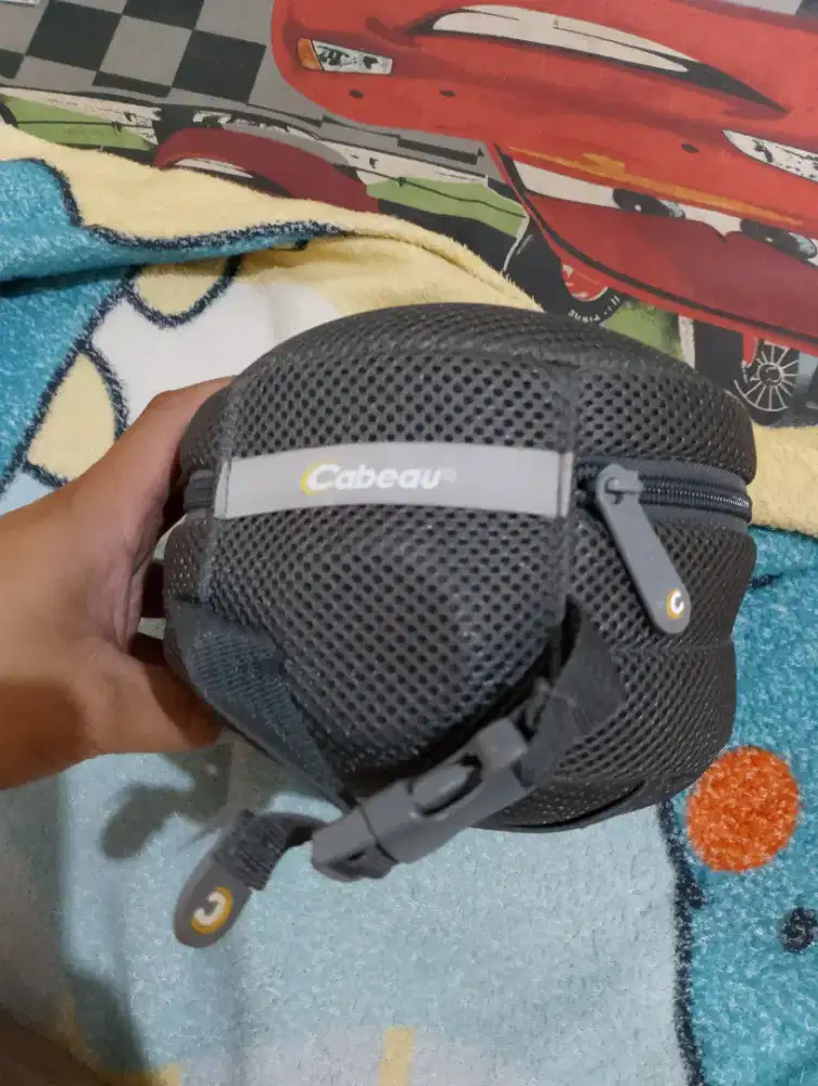 Bantal leher Cabeau original