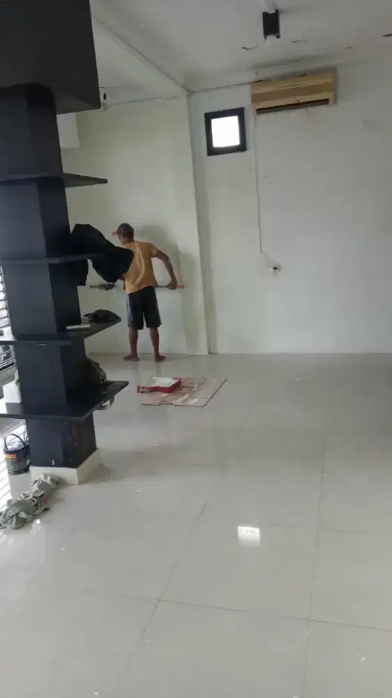 Tukang bangunan