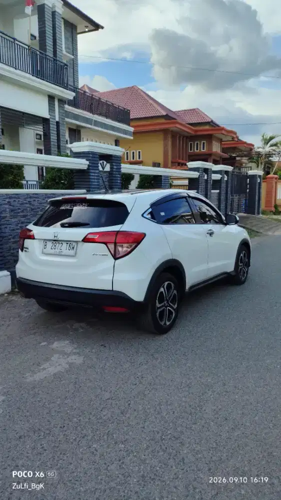 JUAL MOBIL HR-V E CVT CKD HATCHBACK THN 2017
