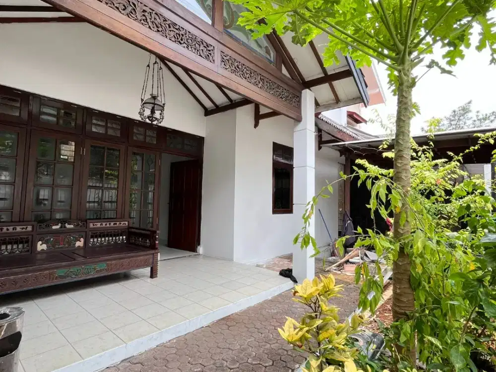 Rumah Klasik 2 lti  Siap Huni – Jl. Abdul Majid, Cipete Utara ; 185 juta/tahun
