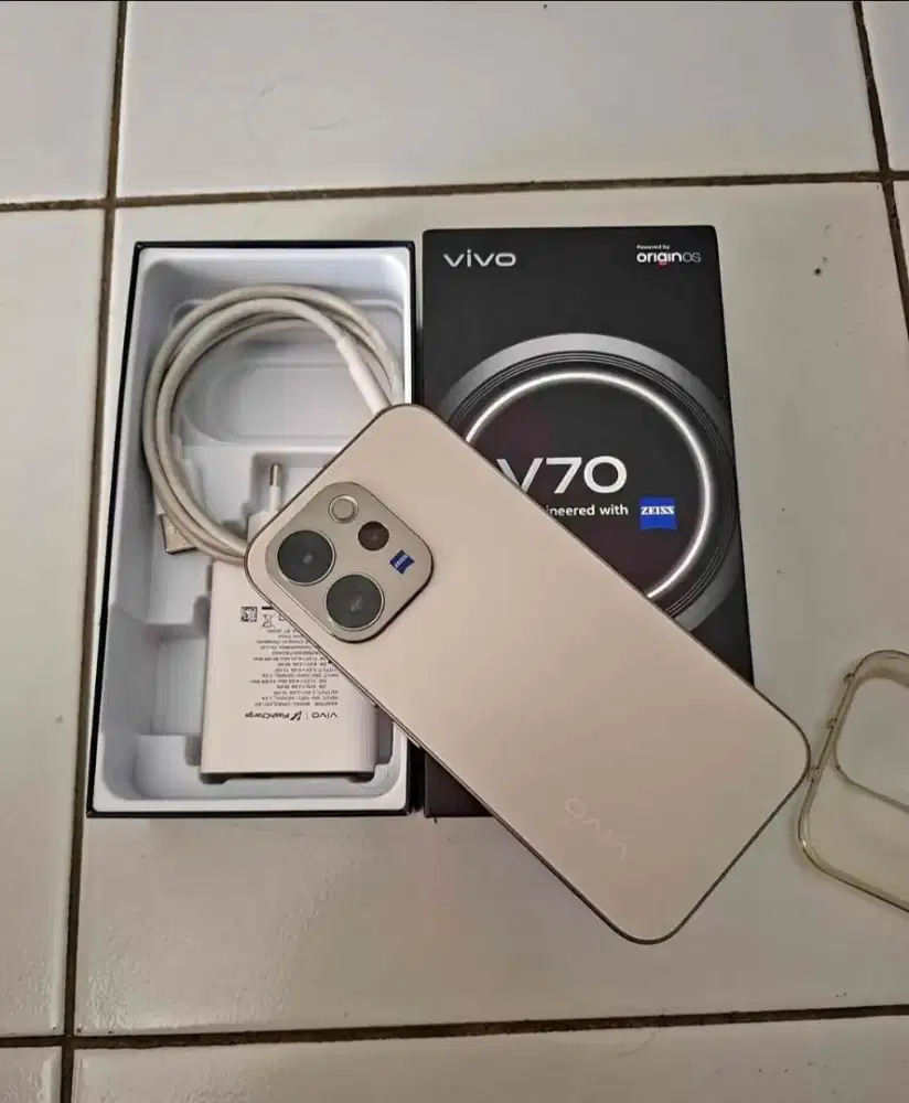 VIVO V70 RAM 12+12/256