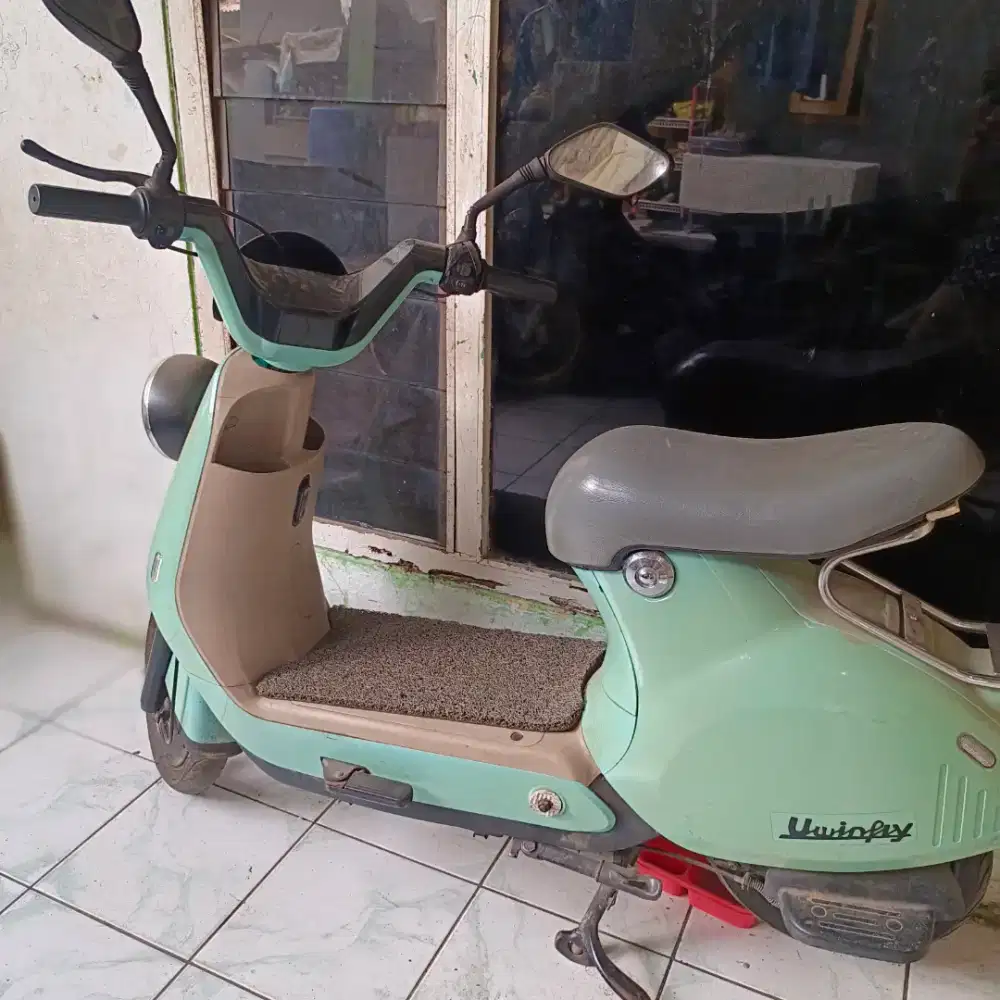 Sepeda listrik uwinfly tipe rf8 warna mint green