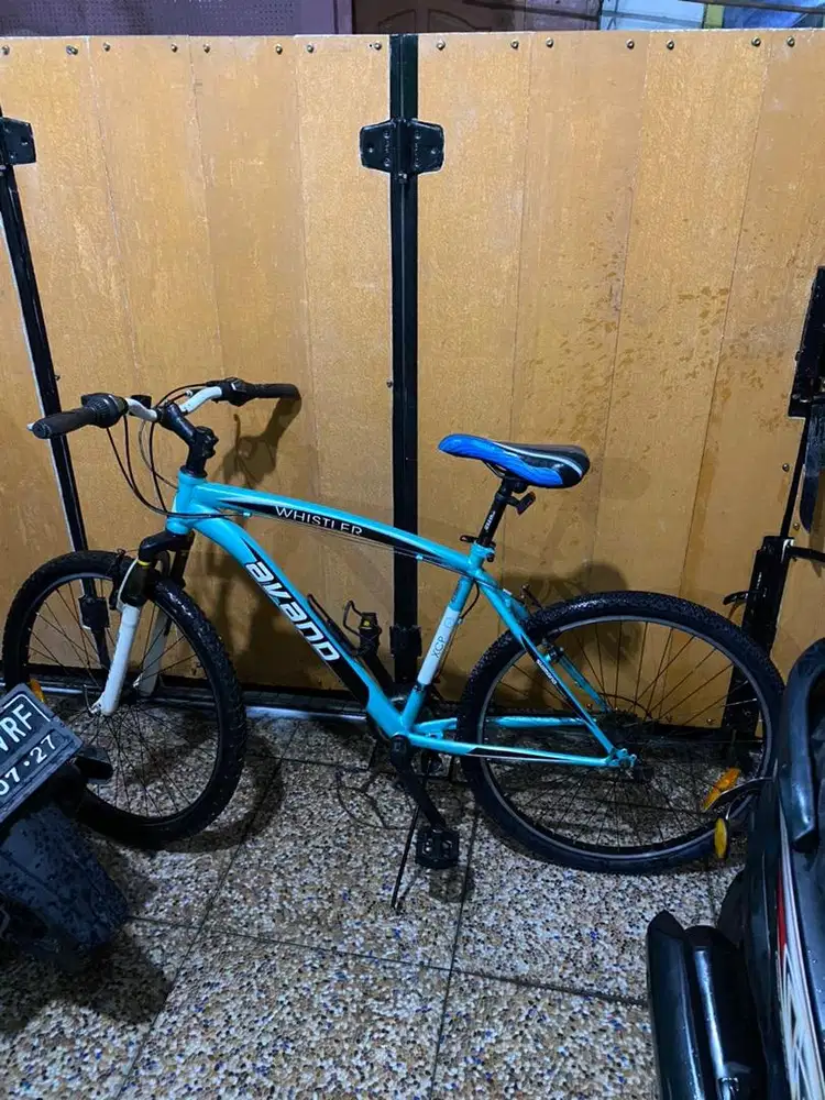 Sepeda MTB Merk Avand warna biru tosca