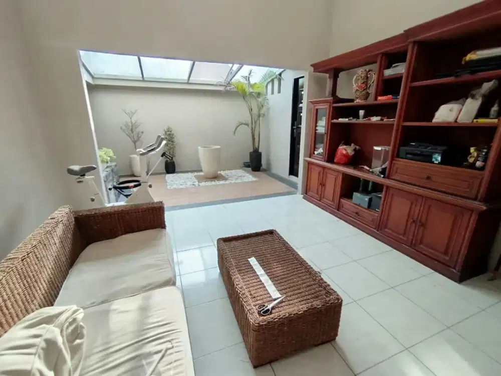 Dijual Rumah Bagus di Senayan Sektor 9 Bintaro