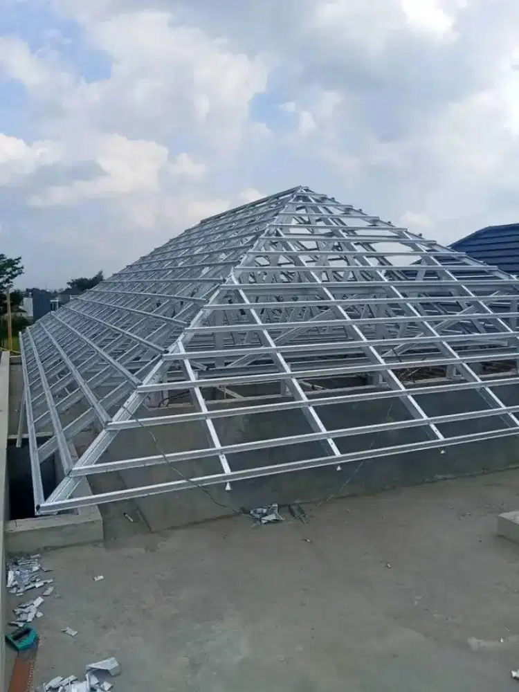 Rangka atap baja ringan