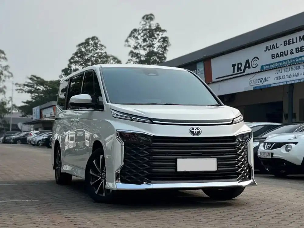 TOYOTA NEW VOXY 2.0 AT MATIC 2023 PUTIH