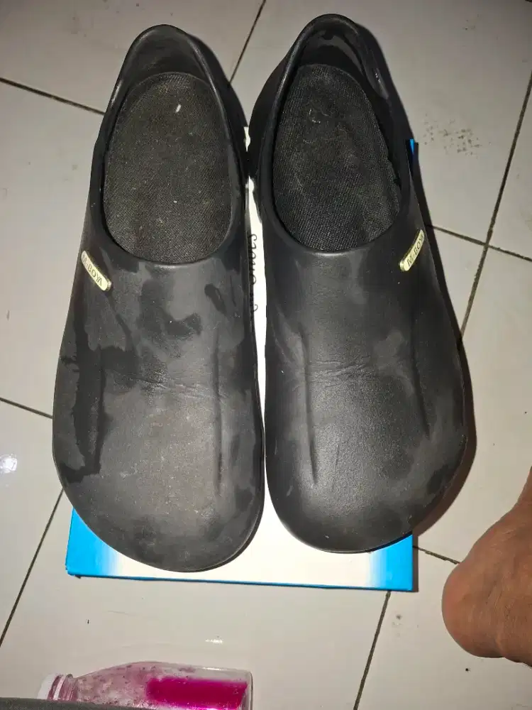 Safety shoes ukuran 45 cm